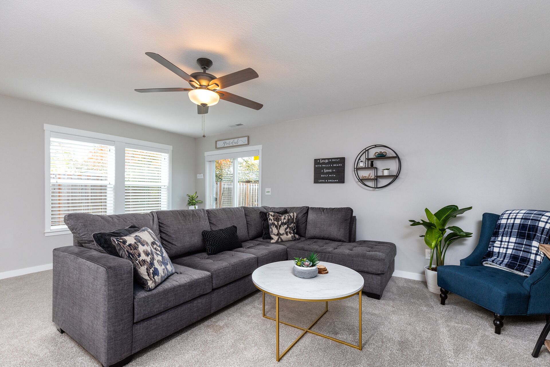 Updated, comfy home with central A/C. Between  DTWN & Multnomah Falls. Near PDX 