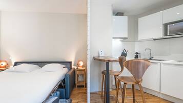 1 chambre, bureau, fer et planche à repasser, Wi-Fi