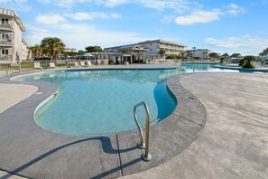 Una piscina cubierta