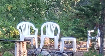 Rivers Edge/Off Grid/ Bird Watching Summer Paradise