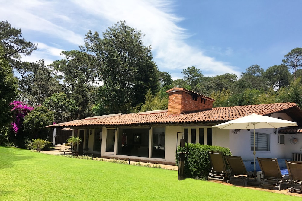 BEAUTIFUL HOUSE ONLY ONE LEVEL. Avándaro Golf Club. Dreamlike!!