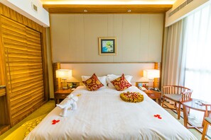 Comfort Double Room, 1 Bedroom, Balcony | 1 bedroom, desk, free WiFi, bed sheets - Fengxiang Hot Spring (Luoyang)