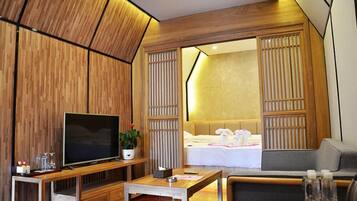 غرفة ديلوكس مزدوجة - غرفة نوم واحدة - بحمام داخل الغرفة - في منطقة الفناء | 1 غرفة نوم ومكتب وواي فاي مجانًا وملاءات أسرّة