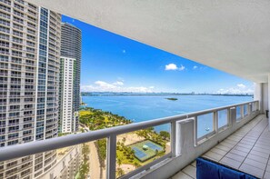 Property grounds - Long-Stay Comfort | Flexible Sleeping | StayCozy (Miami)