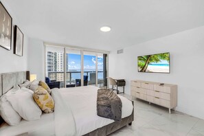 4 bedrooms, desk, iron/ironing board, travel cot - Long-Stay Comfort | Flexible Sleeping | StayCozy (Miami)