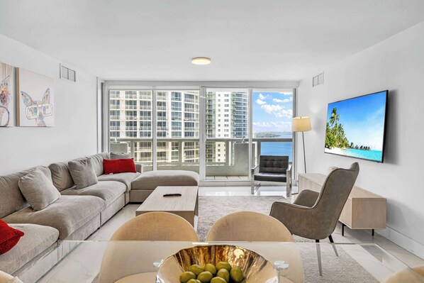 TV, offices - Long-Stay Comfort | Flexible Sleeping | StayCozy (Miami)
