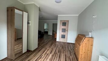 Apartment | Wohnbereich | Fernseher