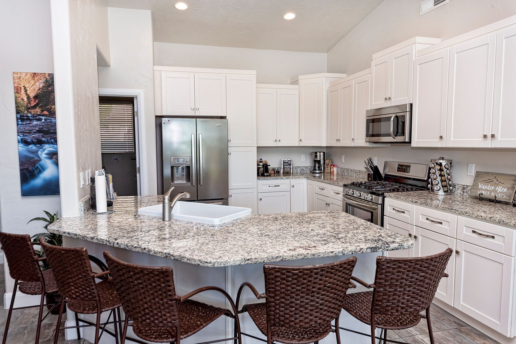 Beautiful Newer Home near Zion St. George Tuacahn and Sand Hollow