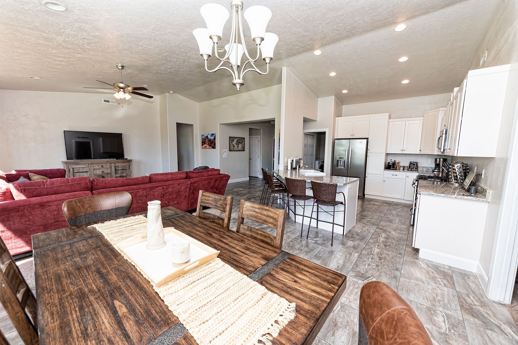 Beautiful Newer Home near Zion St. George Tuacahn and Sand Hollow