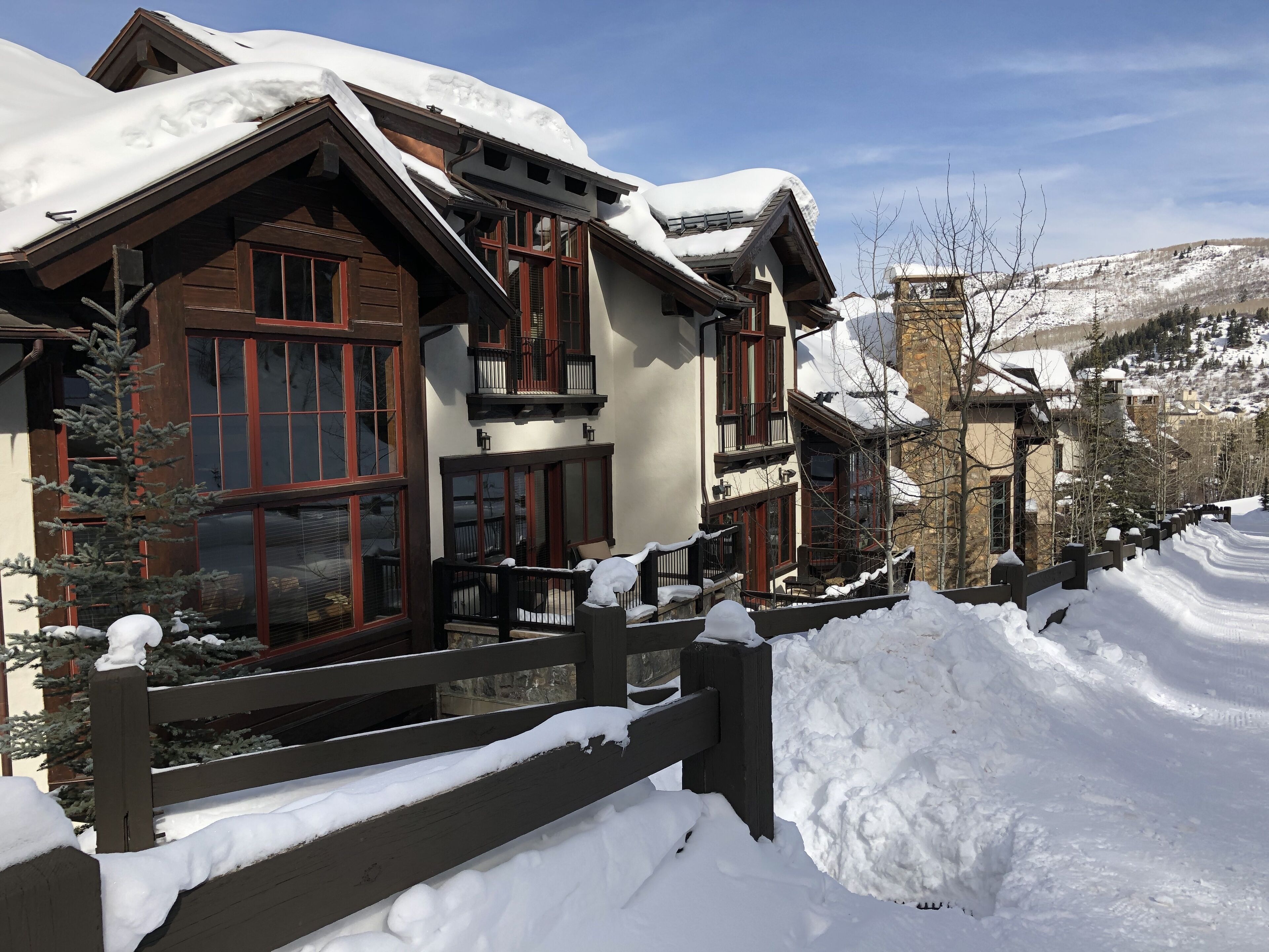 SKI-IN SKI-OUT LUXURY Town Home! Walk to Beaver Creek Village with Hot Tub!