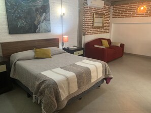 1 slaapkamer, een bureau, wifi, beddengoed