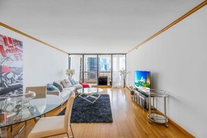 TV, offices - 4BR Haven for Long Stays & Art Basel! (Miami)