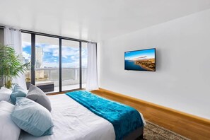 4 bedrooms, desk, iron/ironing board, WiFi