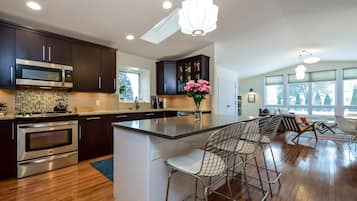 Réfrigérateur, micro-ondes, four, lave-vaisselle