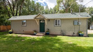 Exterior - —> The  Trolley  Car <— (Colorado Springs)
