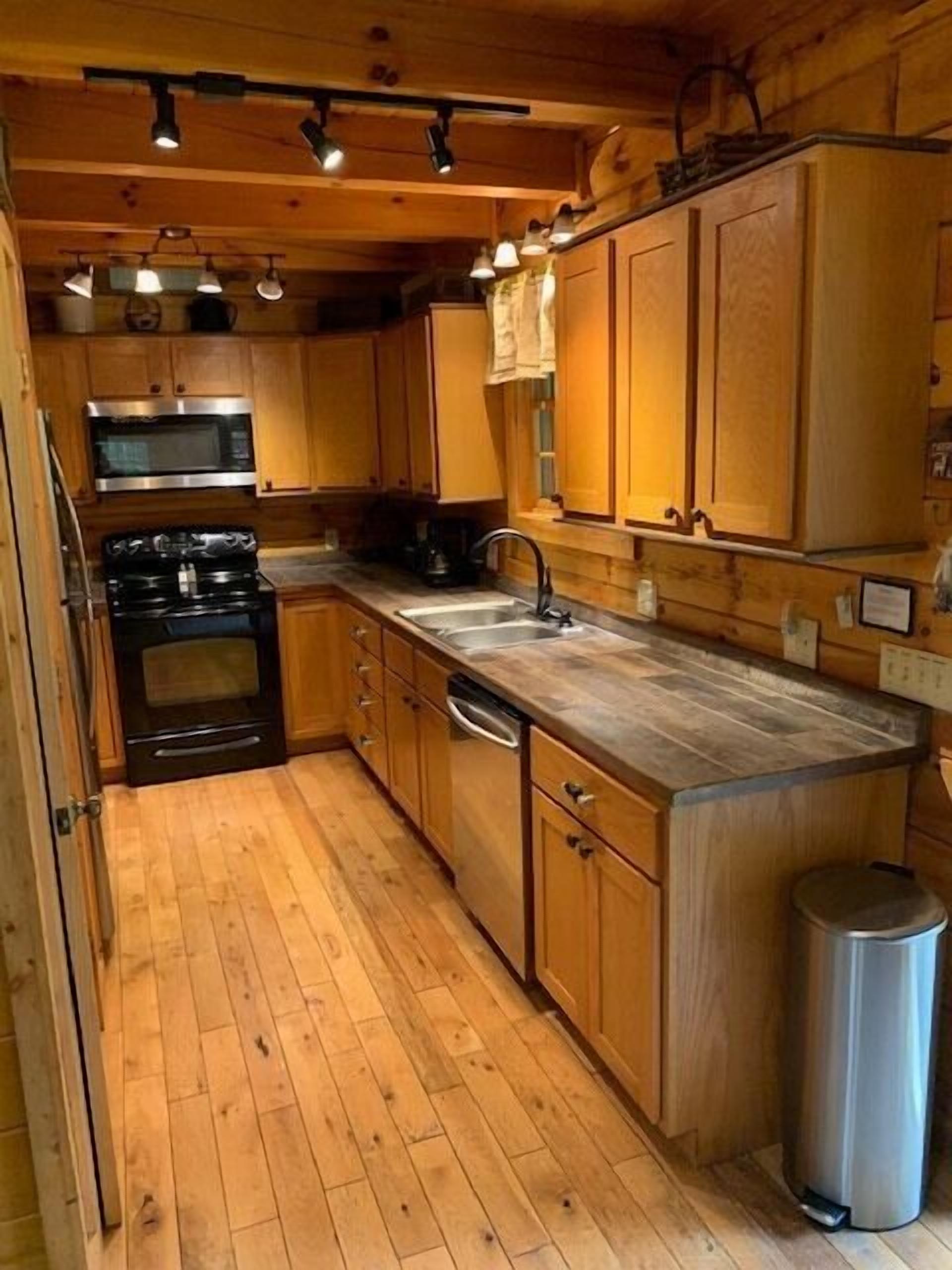 COZY Merlot Cabin- Great family cabin in Hocking Hills, centrally located.