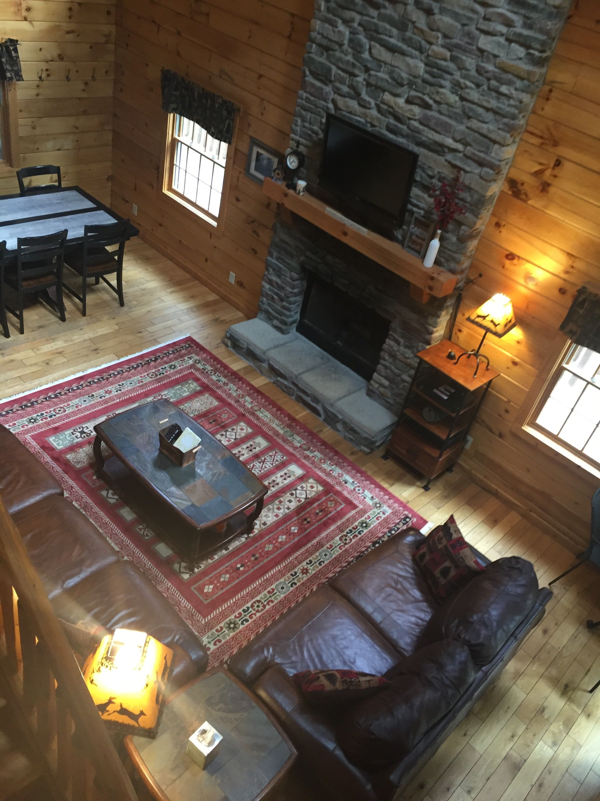 COZY Merlot Cabin- Great family cabin in Hocking Hills, centrally located.
