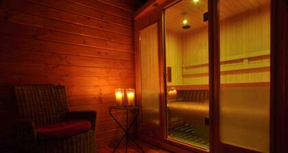 Gîte "L'Anglin" in 160 ha estate with heated swimming pool, Spa-Sauna