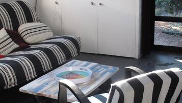 Télévision, livres, chaîne hi-fi