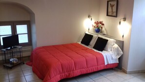 1 habitación, tabla de planchar con plancha y cuna de viaje 