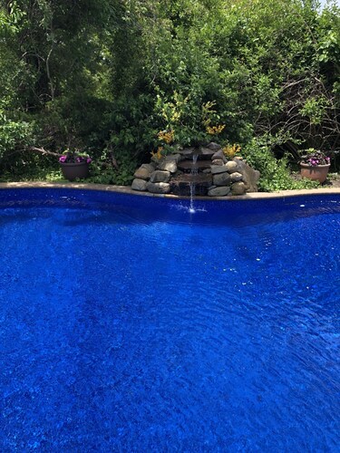 Montauk Panoramic-  Luxury home with heated pool -game room- large deck