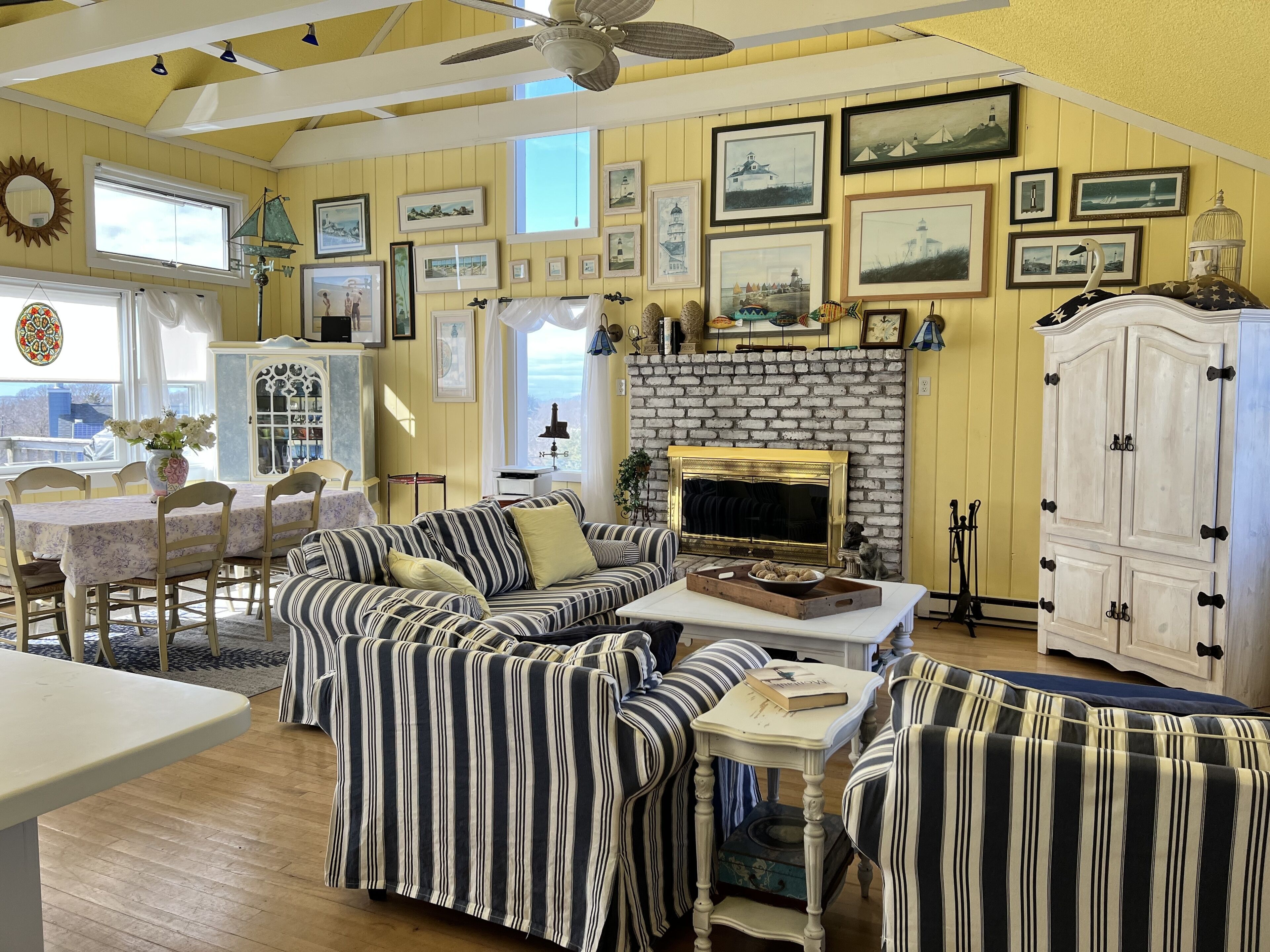 Montauk Panoramic-  Luxury home with heated pool -game room- large deck