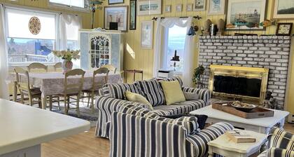 Montauk Panoramic- Luxury home with heated pool -game room- large deck