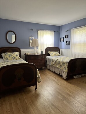 4 habitaciones, escritorio, tabla de planchar con plancha y wifi gratis 