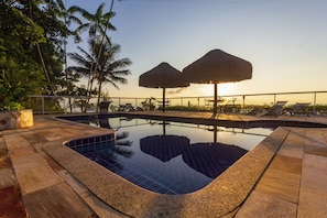 Outdoor pool, open 9:00 AM to 8:00 PM, pool loungers - Pousada Recanto de Paraty (Paraty)