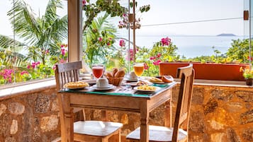 Free daily cooked-to-order breakfast