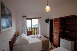 Minibar, free WiFi, bed sheets