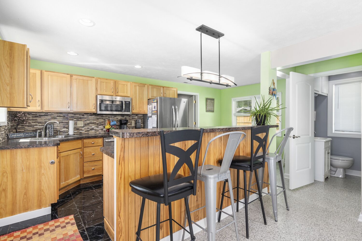 Cozy Lake Cottage On Beautiful Gun Lake with Pontoon