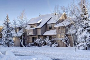 المنشأة من الخارج