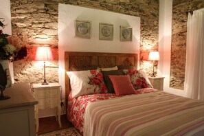 2 bedrooms, desk, iron/ironing board, travel cot