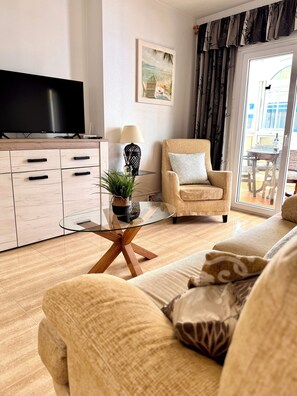 Smart TV, DVD player, books, stereo