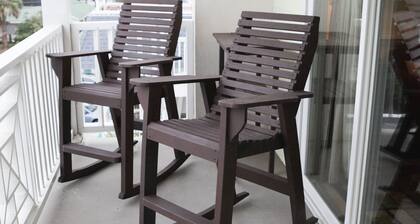 2 makuuhuonetta, 2 kylpyhuonetta Condo South Endissä, ilmainen pysäköinti, ilmainen WiFi, askelmat rannalle