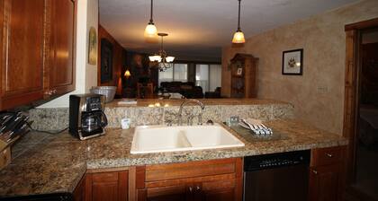 Ski Vail Great location , short walk to Gondola.
Pet friendly
STR #004744