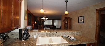 Ski Vail Great location , short walk to Gondola.
Pet friendly
STR #004744