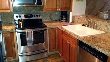 冰箱、微波炉、烤箱、炉灶