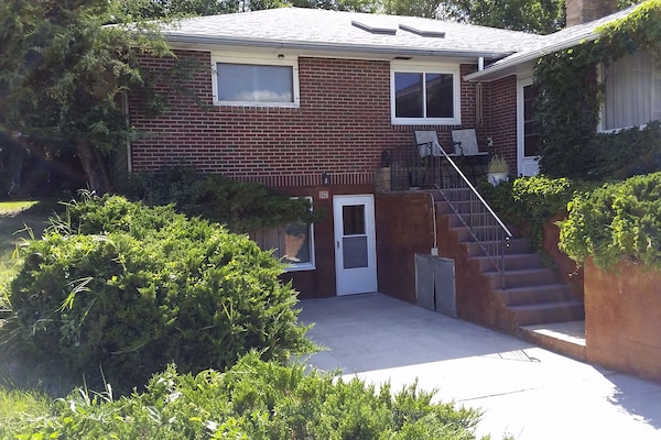 Upper Level of this split level home. Upper level has driveway privilege.
