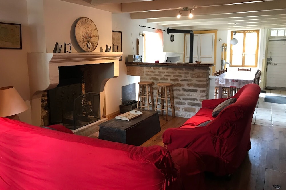 Typical house, lake view room, sleeps 12 WIFI