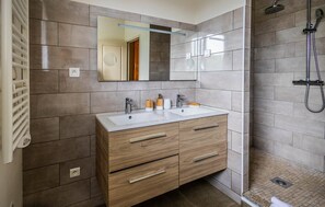 Shower, hair dryer, towels, toilet paper - Villa "ARCA" – Warmth, tranquility and heated pool in Porto-Vecchio (Sotta)