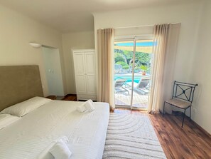 4 bedrooms, iron/ironing board, WiFi, bed sheets - Villa "ARCA" – Warmth, tranquility and heated pool in Porto-Vecchio (Sotta)