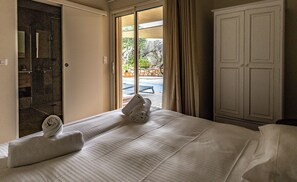 5 chambres, fer et planche à repasser, Wi-Fi, draps fournis