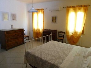 3 makuuhuonetta, silitysrauta/-lauta, vauvan matkasänky, ilmainen Wi-Fi