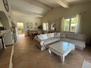 Smart TV, fireplace - Air-conditioned villa, 4-star rating, Ste-Maxime residential area, golf view (Sainte-Maxime)