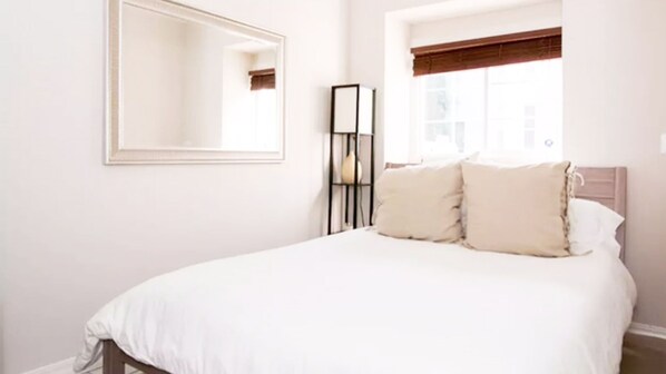 1 bedroom, travel crib, WiFi, bed sheets - Cute 1 bed 1 bath Apt in Sunny and Hip Mission District (San Francisco)