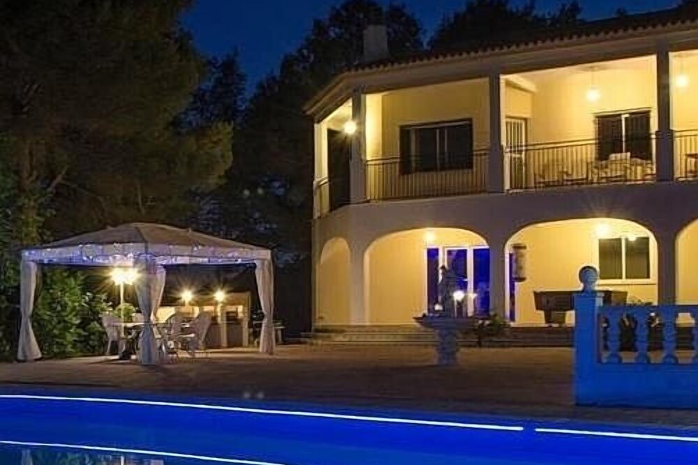7 Bedroom Villa With Private Pool And Private Tennis Courts