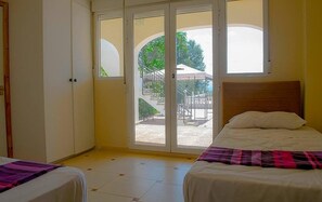7 Schlafzimmer, Bügeleisen/Bügelbrett, Bettwäsche, Rollstuhlgeeignet