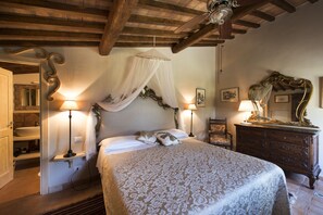 4 bedrooms, travel cot, free WiFi, bed sheets